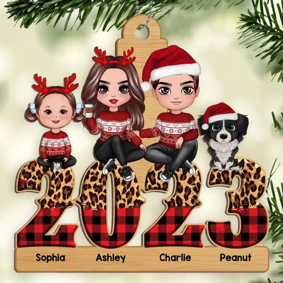 Checkered And Leopard 2023 Family Sitting Personalized Wooden Ornament